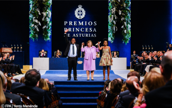 Representatives from Mary's Meals receiving the award. Ⓒ FPA | Yeray Menéndez