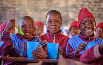 2025 - Zimbabwe - children with mugs