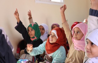 Children from Yemen learning in class. 