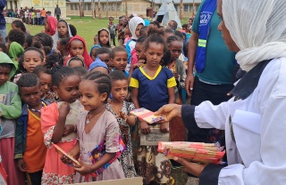 Children being fed in Tigray