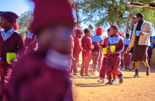2025 - Zimbabwe - children eating 