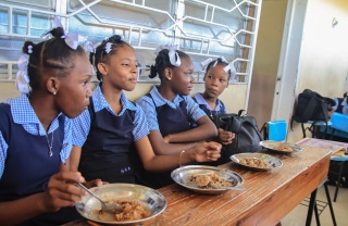 2026 - Haiti - Girls with meals 