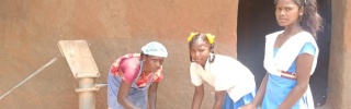 Arushi with a friend, receiving their meal from a volunteer.