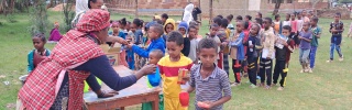 Feeding children in Tigray