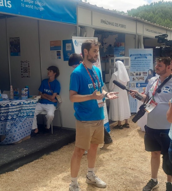 Calum MacFarlane-Barrow being interviewed in Lisbon