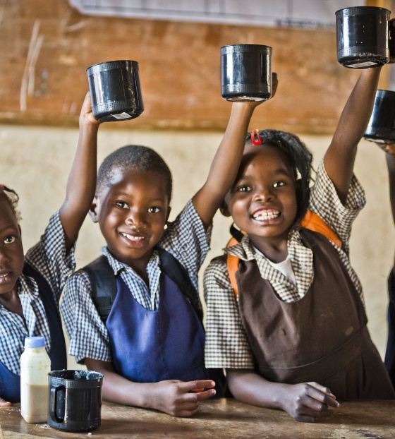 Zambia 10th – children raising mugs
