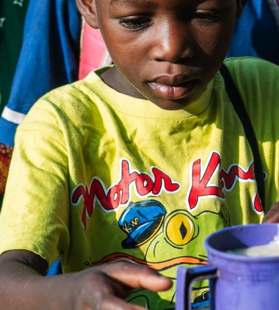 Children eating Mary's Meals in Malawi