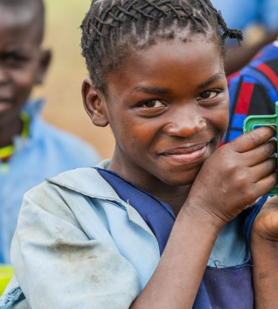 Children eating Mary's Meals