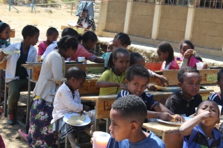 children learning in an outdoor classroom