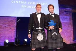 Magnus MacFarlane-Barrow, founder of Mary's Meals accepting 2010's CNN's Hero of the Year award from Gerard Butler.