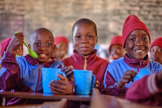 2025 - Zimbabwe - children with mugs